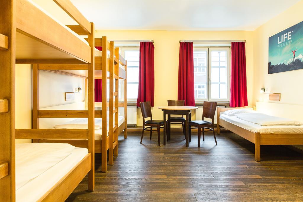 Bed 6 Bed Mixed Dormitory Room