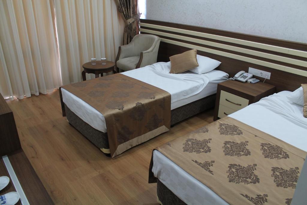 Standard Triple Room with Side Sea View