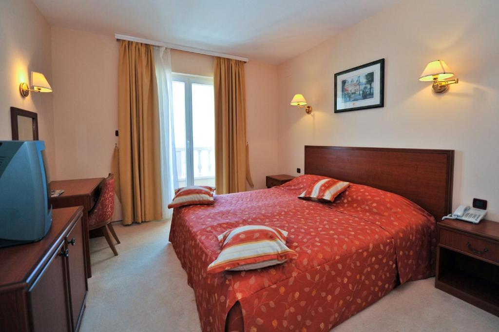 Double Room with Side Sea View