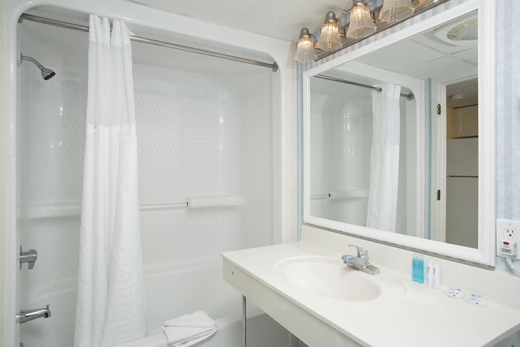 Suite con cama extragrande y vistas al mar