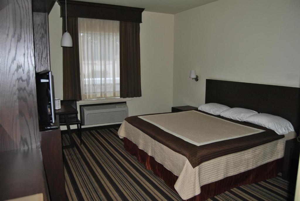 Habitación con cama extragrande.