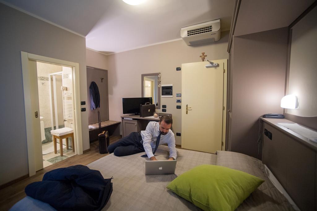 Double or Twin Room - Single Use