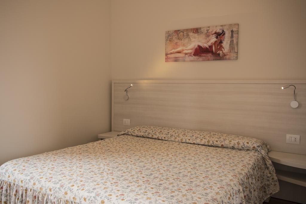 Double or Twin Room,379428196:JPEG