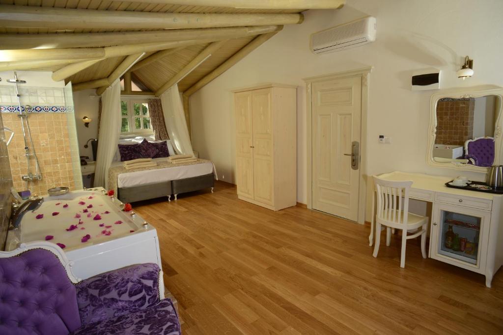 Honeymoon Room
