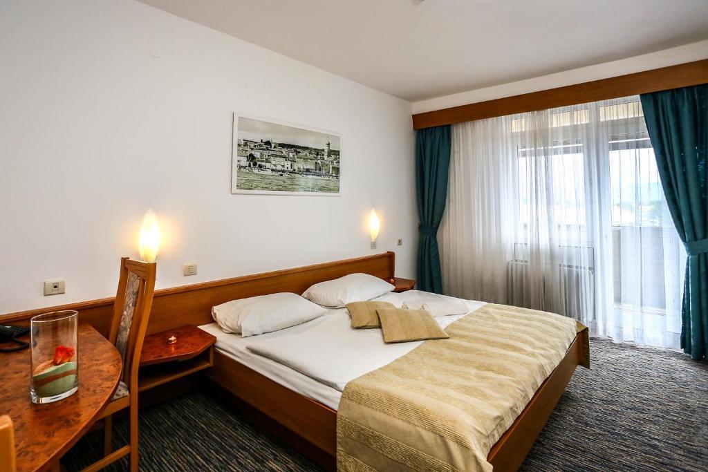 Suite with Balcony and Sea View