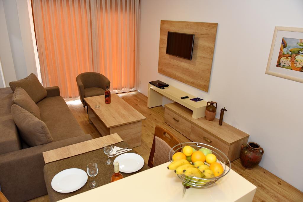One-Bedroom Apartment with Balcony