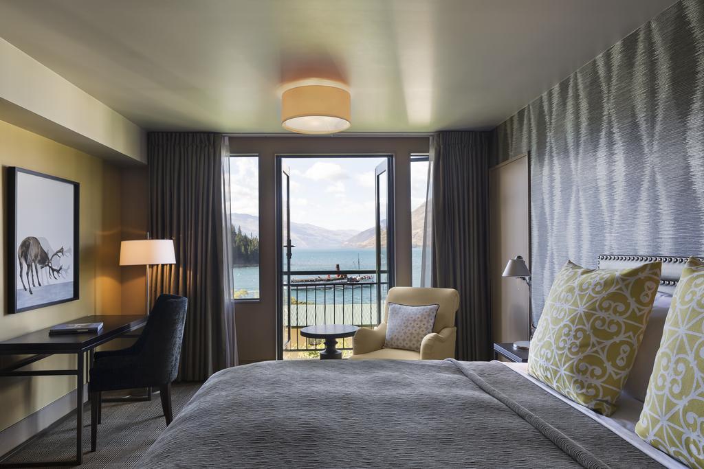 Habitación St Moritz con cama extragrande, balcón y vistas al lago