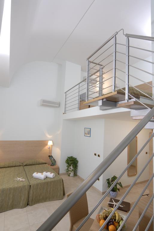 Habitación Doble Deluxe con balcón y vistas al mar