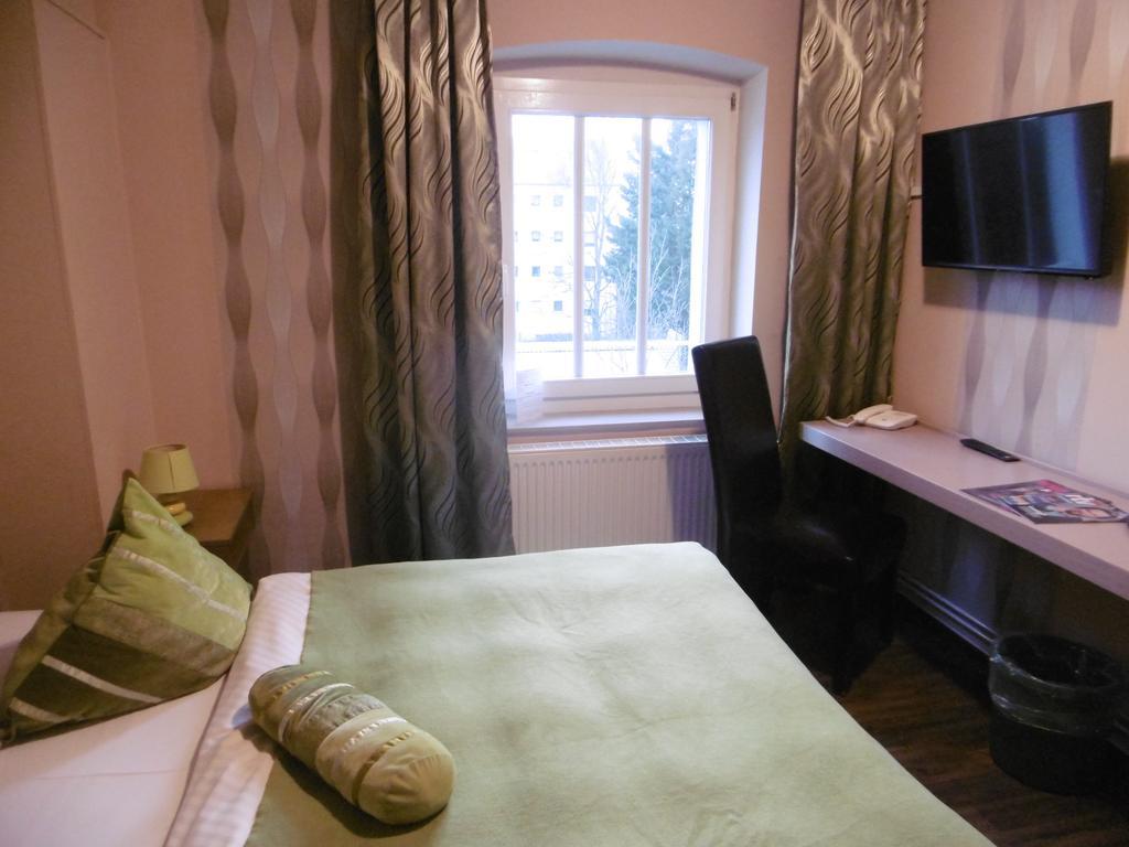 Single Room,1580543583:JPEG