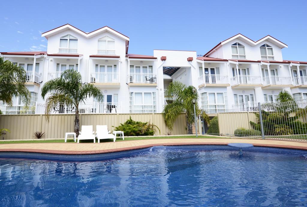 Apartamento de 2 dormitorios con vistas a la piscina