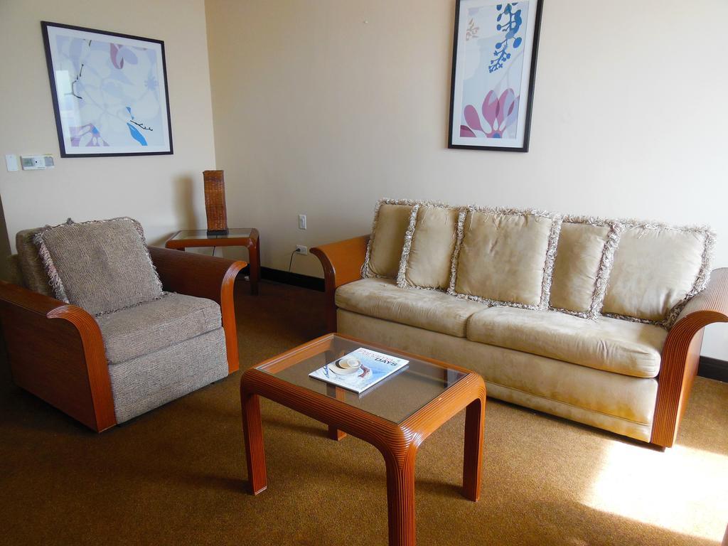 Suite 1 King Bed, Nonsmoking