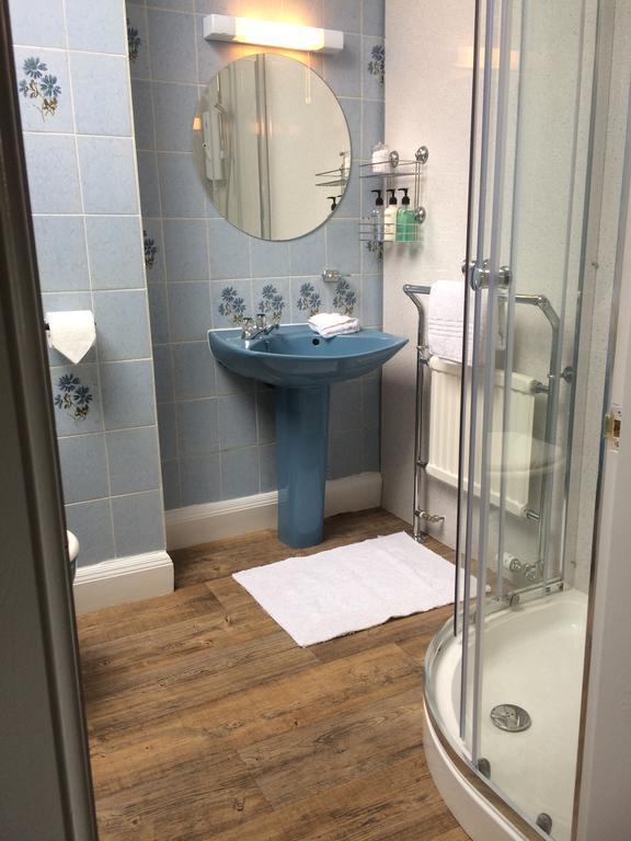 Small Double Room Ensuite