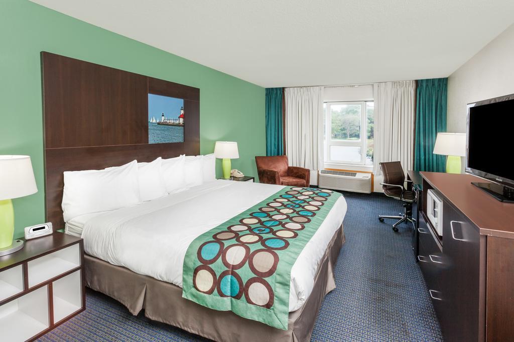 King Superior Room, First Floor, Exterior Corridor, Non-Smoking