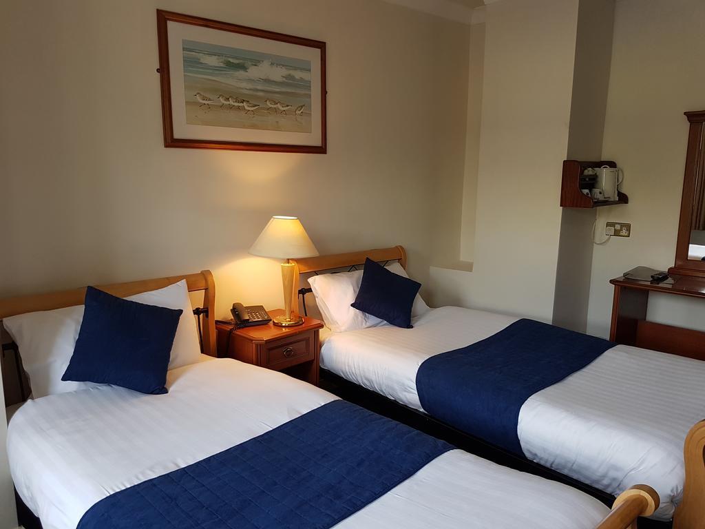 Twin Room with Bathroom