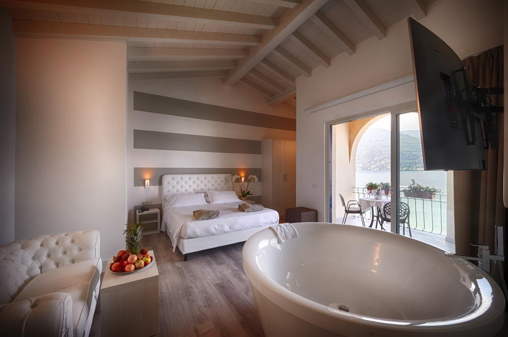 Suite with Lake View