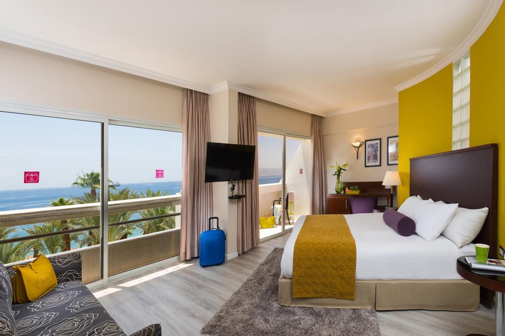 Junior Suite with Sea View and Executive Lounge Access