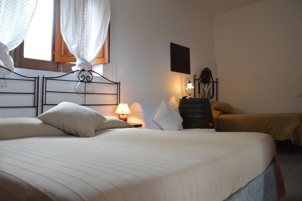 Dreibettzimmer mit Terrasse und seitlichem Meerblick