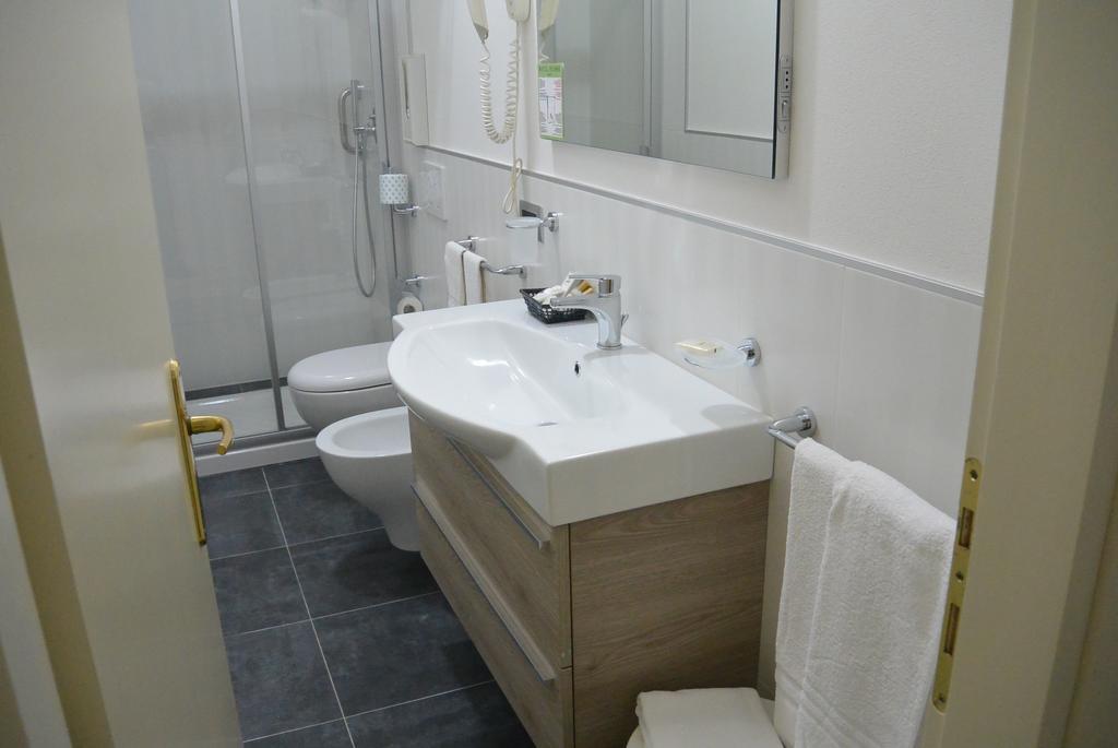 Standard Double Room,413067660:JPEG