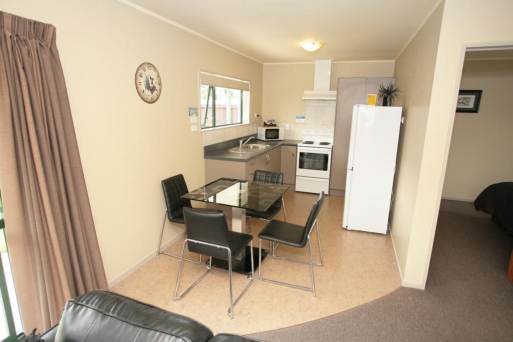 Two-Bedroom Cottage with Patio