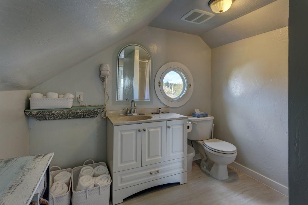 One Bedroom Suite with Kitchenette - High Tide