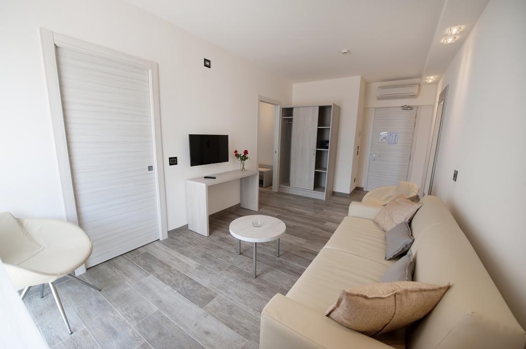 Suite with Lake View