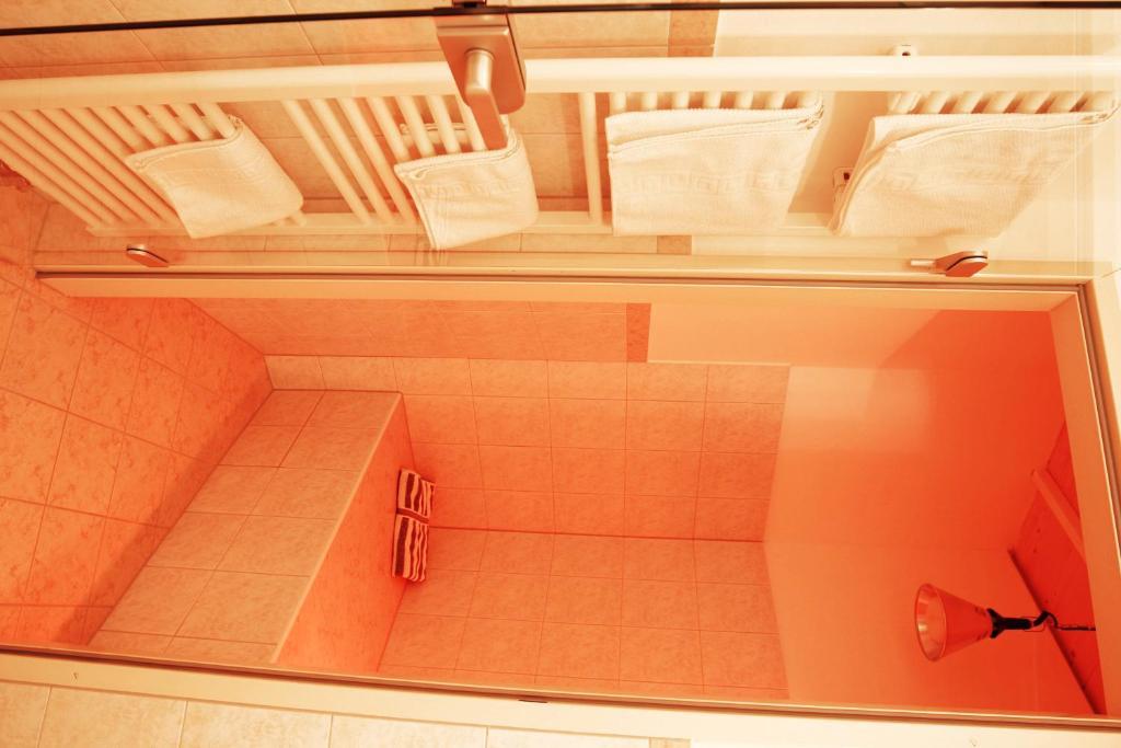 Larger Guest room, 2 Queen, Corner room