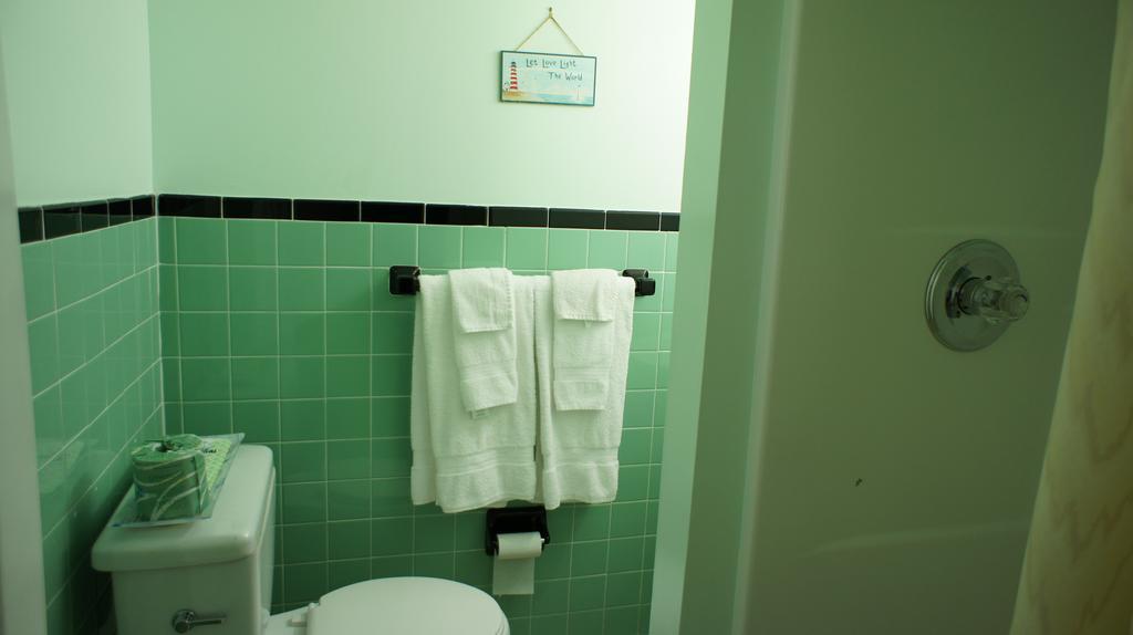 Standard King Room - Non-Smoking