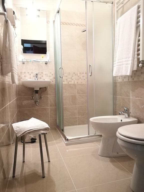 Small Double Room,1345616624:JPEG