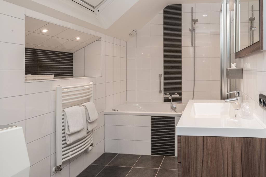 Comfort Doppelzimmer mit Sitzbereich und Badewanne