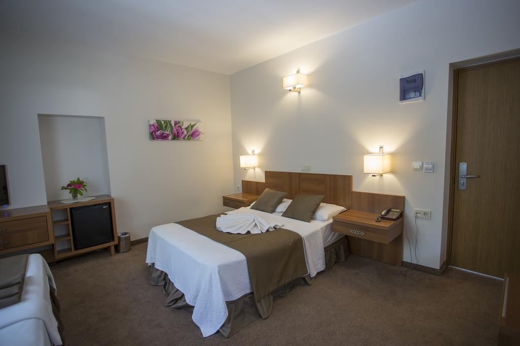 Triple Room with Garden View