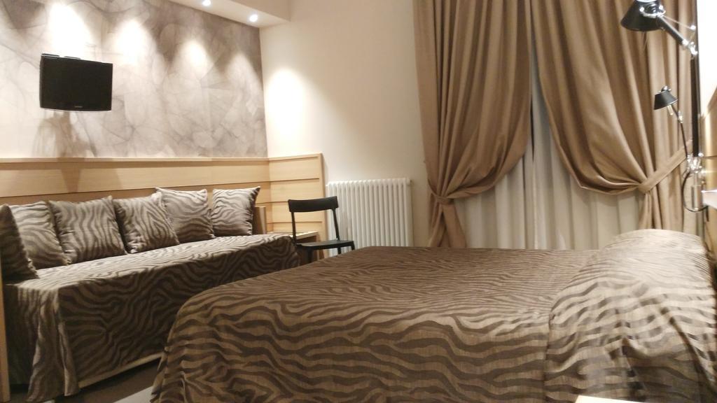 Doppel-/Zweibettzimmer mit Balkon und Meerblick