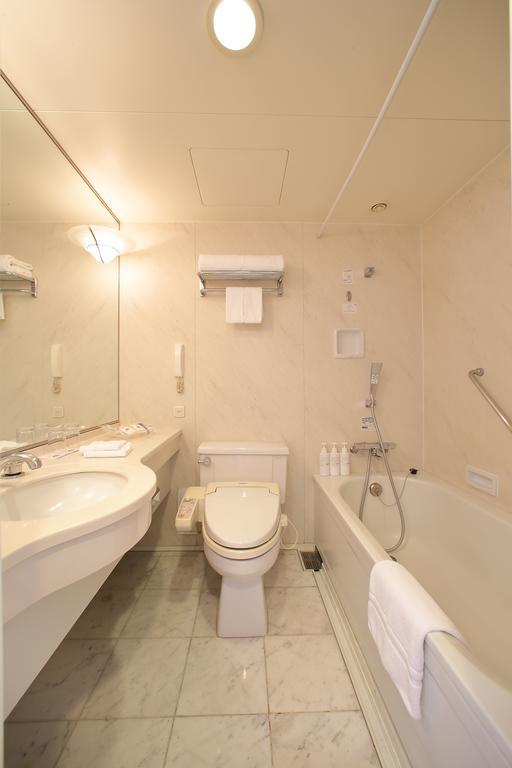 Standard Twin East View -Lounge Access