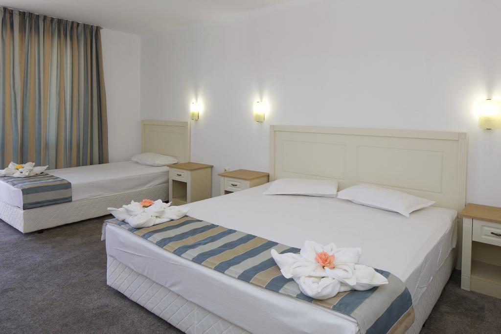 Deluxe Familienzimmer mit Balkon (3 Erwachsene + 1 Kind)