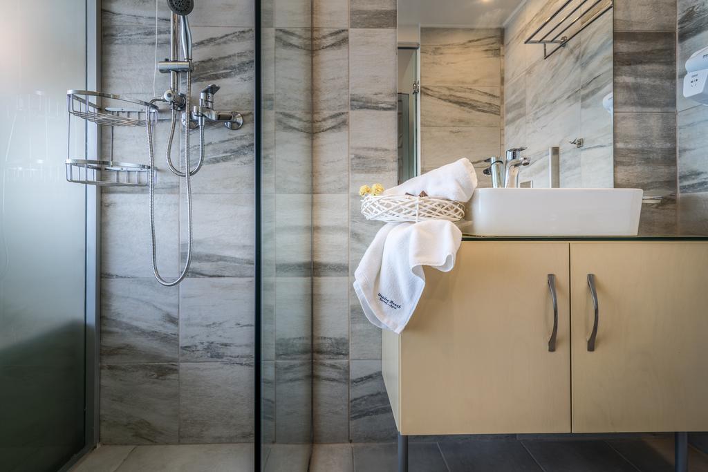 Queen Room with Spa Bath