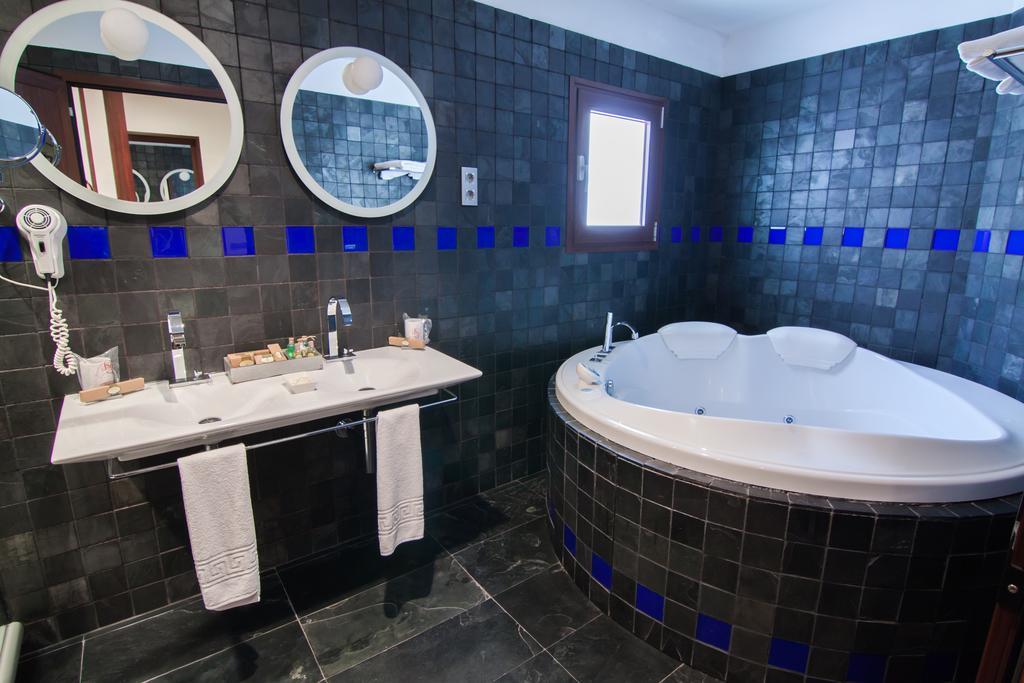 Deluxe Double Room Bath,1077581371:JPEG