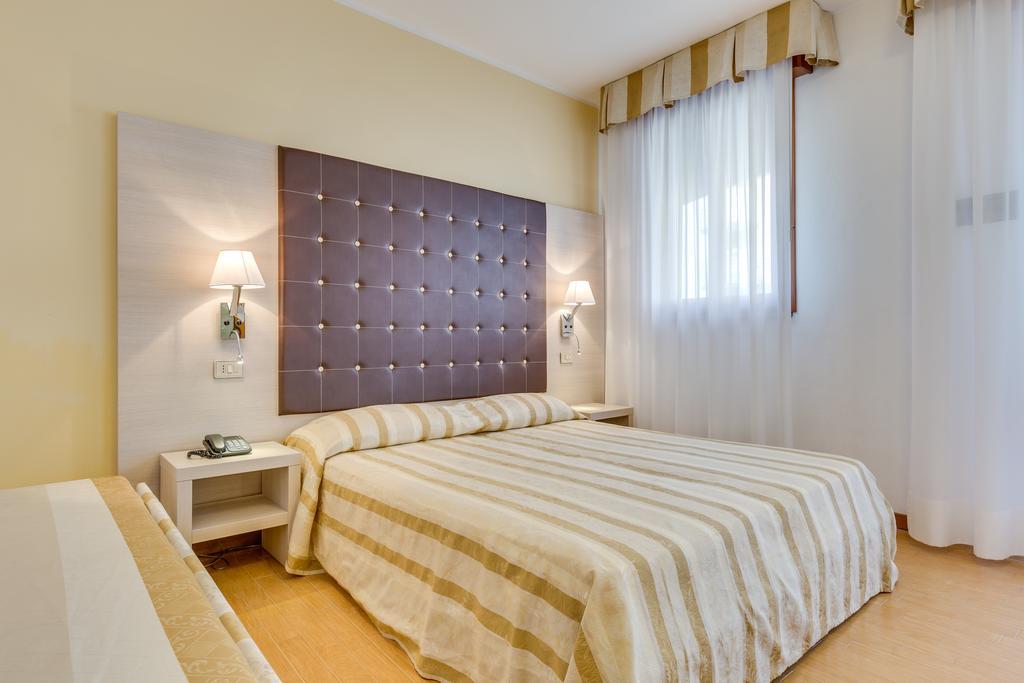 Triple Room,1209685378:JPEG