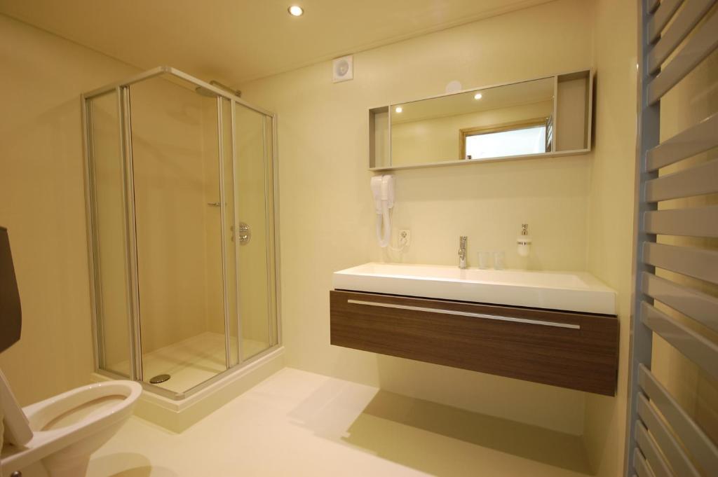 Standard Single Room Shower,42912430:JPEG