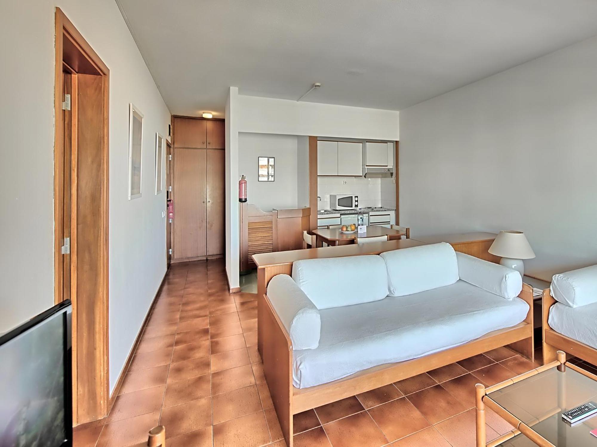 One-Bedroom Apartment Sea View