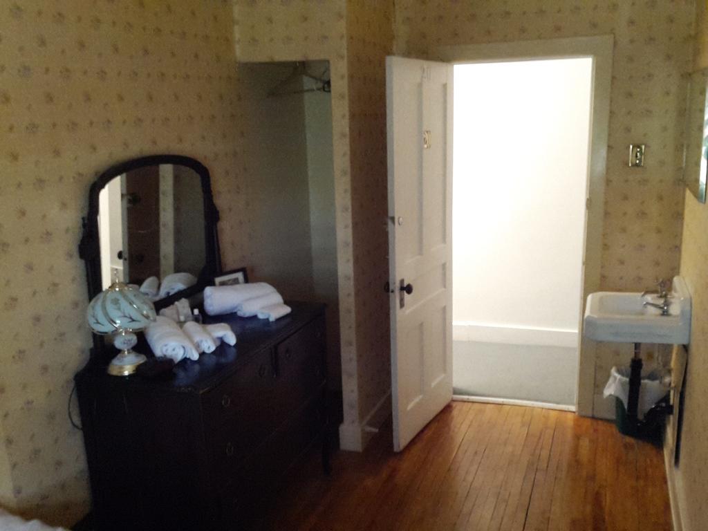 Double Room with Shared Toilet