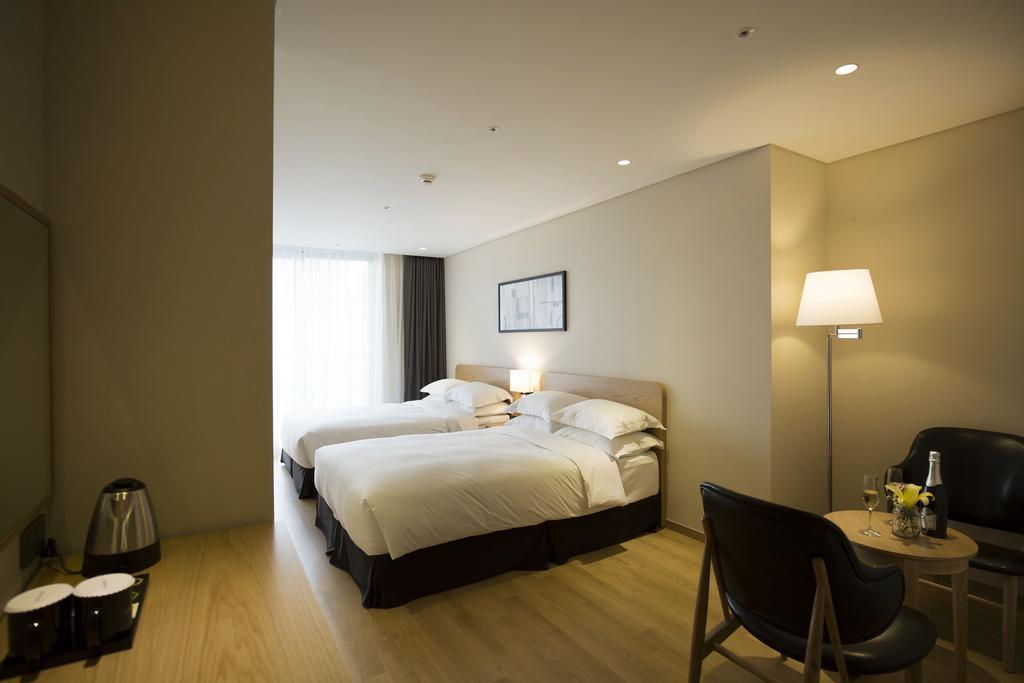 [Free Room Upgrade] Deluxe Family with No View to Deluxe Family Partial Sea View (Room Assignment upon check-in)