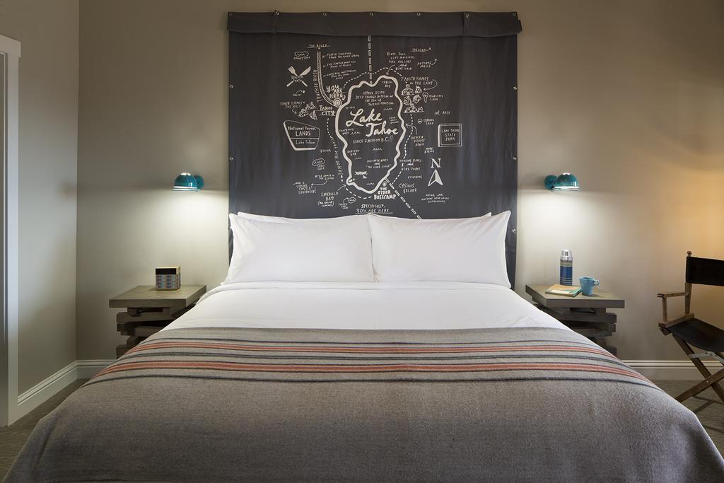Zimmer mit Kingsize-Bett