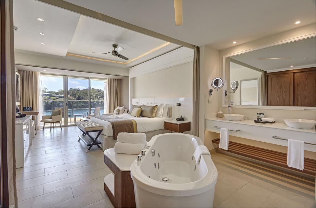 Suite Junior Diamond Club de lujo con vistas al mar