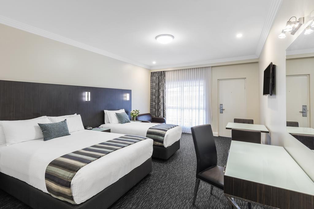Superior Queen Room with Single Bed
