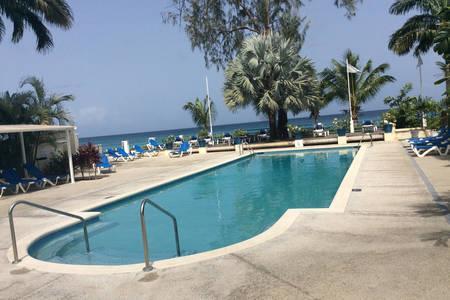 Suite Familiar Tropical de gran tamaño con servicio de conserjería y salida propia - Frente a la playa