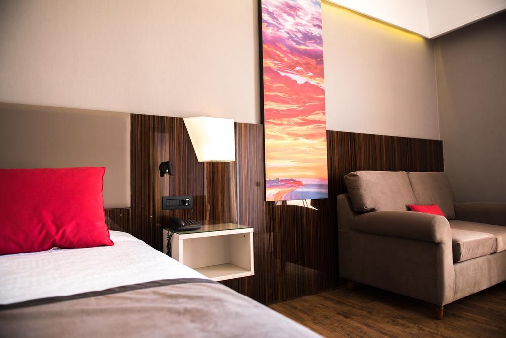 Executive Twin Room with Sea View - Non Smoking