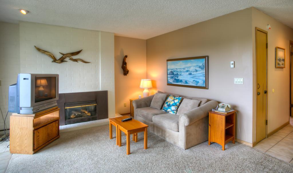One-Bedroom Apartment with Pool View -108 - No Pets