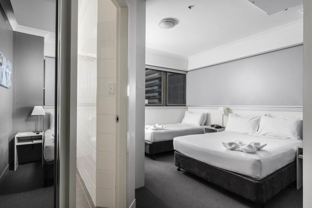 Doppelzimmer mit 1 Doppelbett und 1 Einzelbett