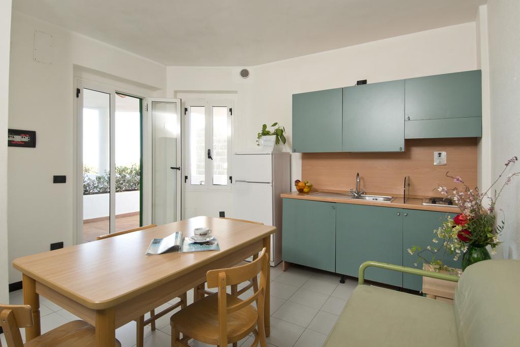 One-Bedroom Apartment,663681075:JPEG