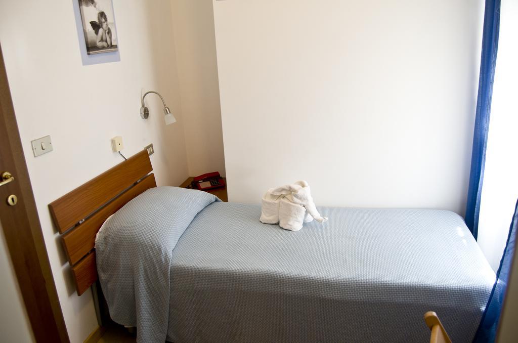 Single Room,449384343:JPEG