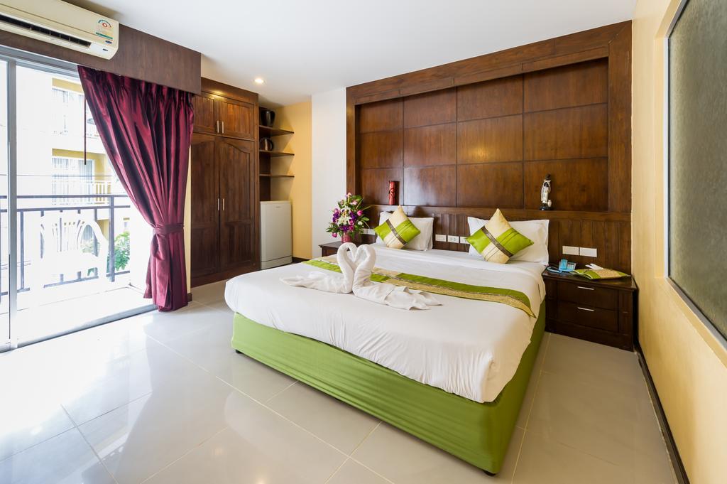 Habitación Estándar con cama extragrande y balcón